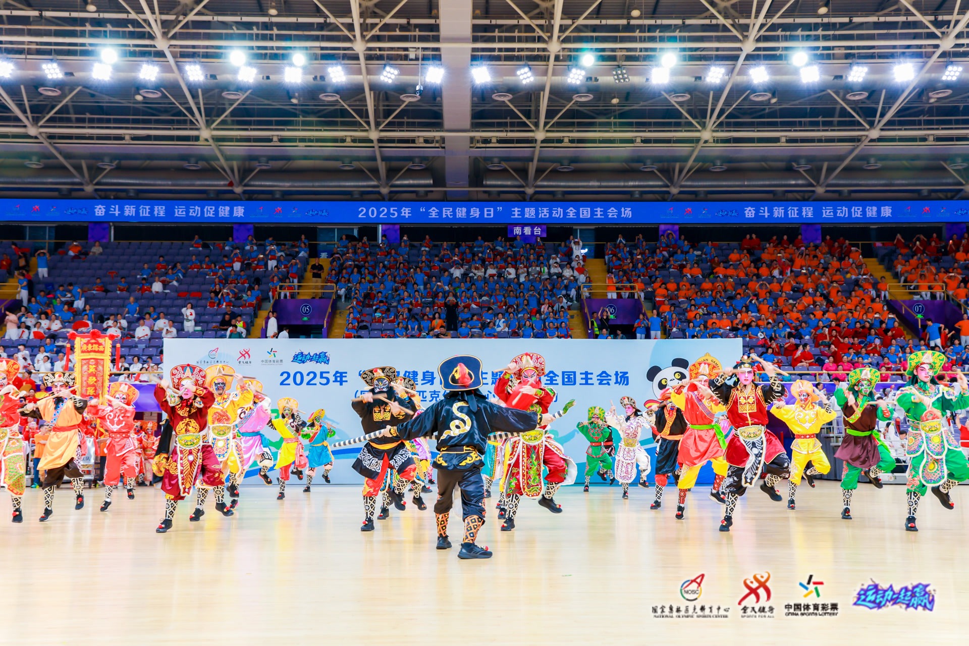 约基奇受伤，马刺劫富济贫，黑马4连胜，西部更乱了，勇士最稳定